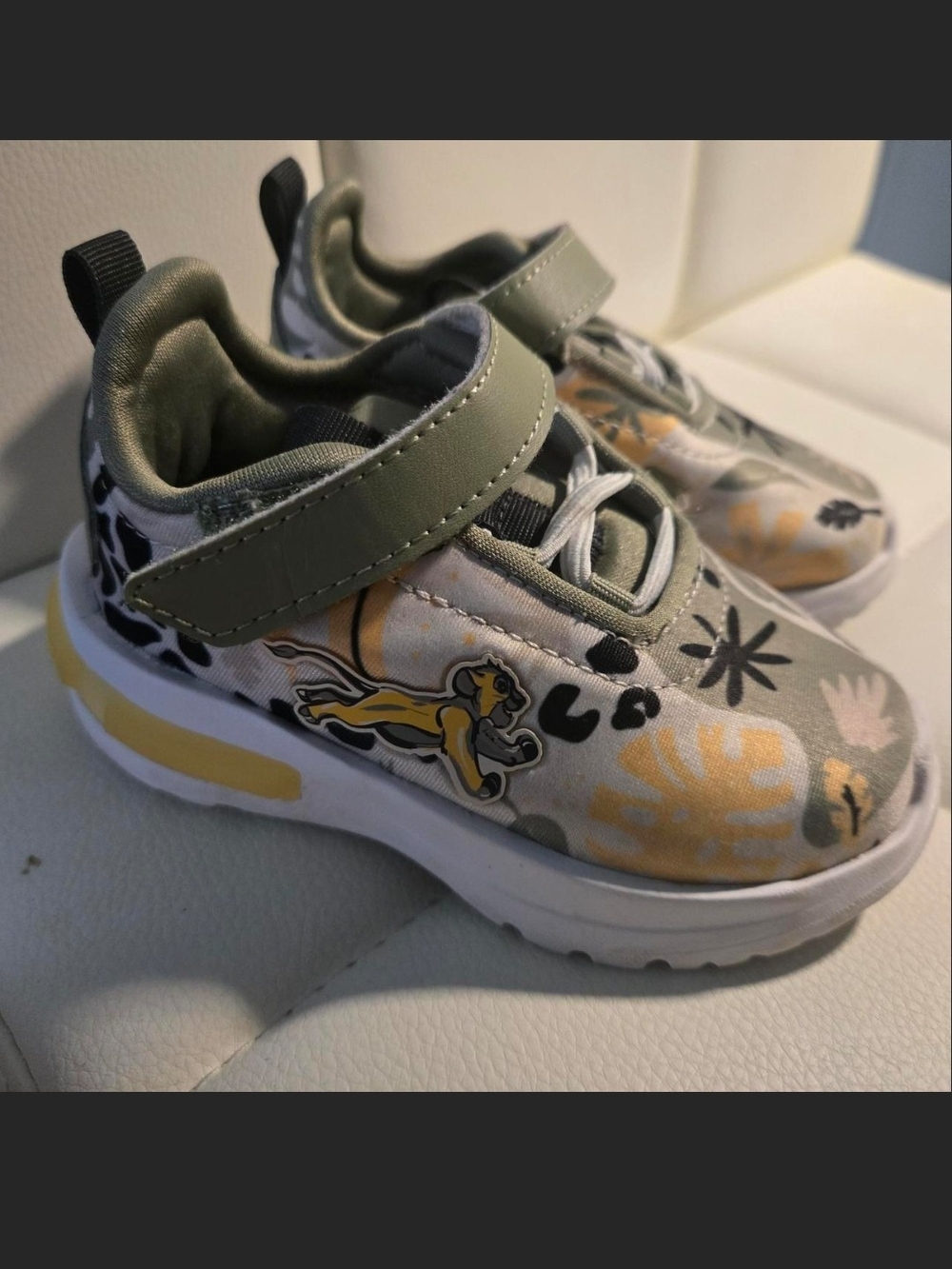 adidas Kids Olive Green & Yellow Plush-Lined Velcro Sneakers